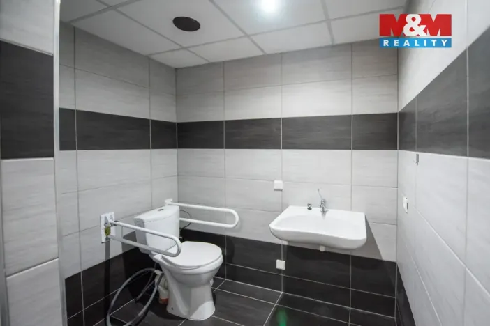 Pronájem bytu 1+kk, Hradec Králové, Sušilova, 32 m2