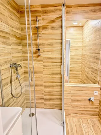 Pronájem bytu 3+1, Praha - Troja, Svídnická, 70 m2