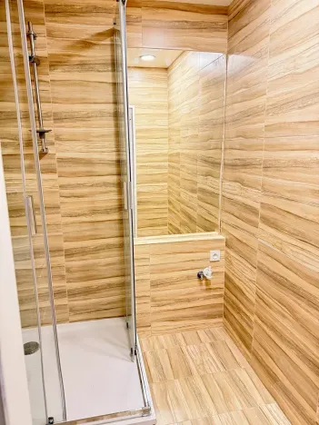 Pronájem bytu 3+1, Praha - Troja, Svídnická, 70 m2