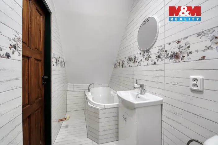 Prodej rodinného domu, Strážov, 359 m2