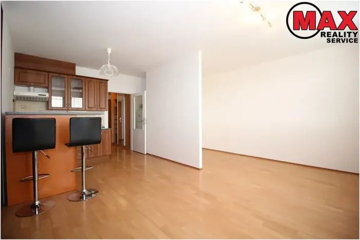 Pronájem bytu 1+kk, Praha - Troja, Hnězdenská, 36 m2