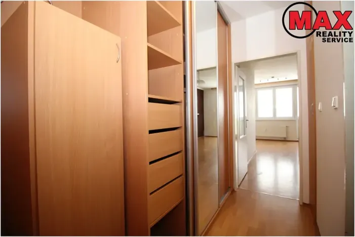 Pronájem bytu 1+kk, Praha - Troja, Hnězdenská, 36 m2