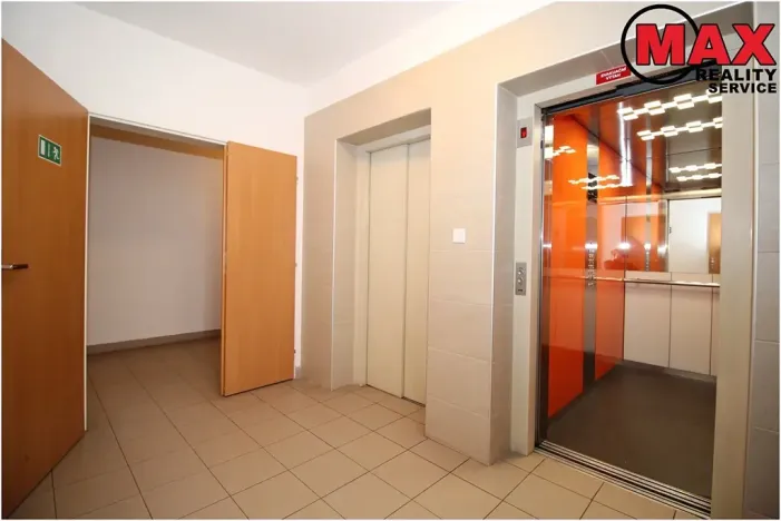 Pronájem bytu 1+kk, Praha - Troja, Hnězdenská, 36 m2