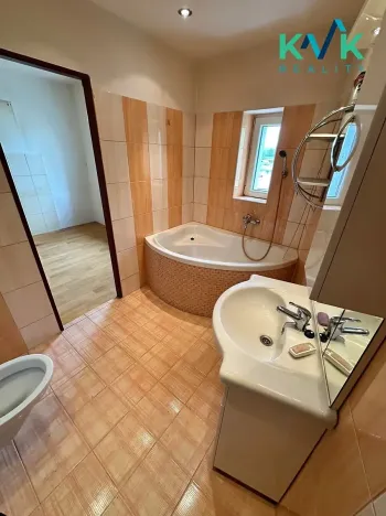 Prodej bytu 2+1, Karlovy Vary, Nejdecká, 55 m2