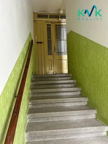 Prodej bytu 2+1, Karlovy Vary, Nejdecká, 55 m2
