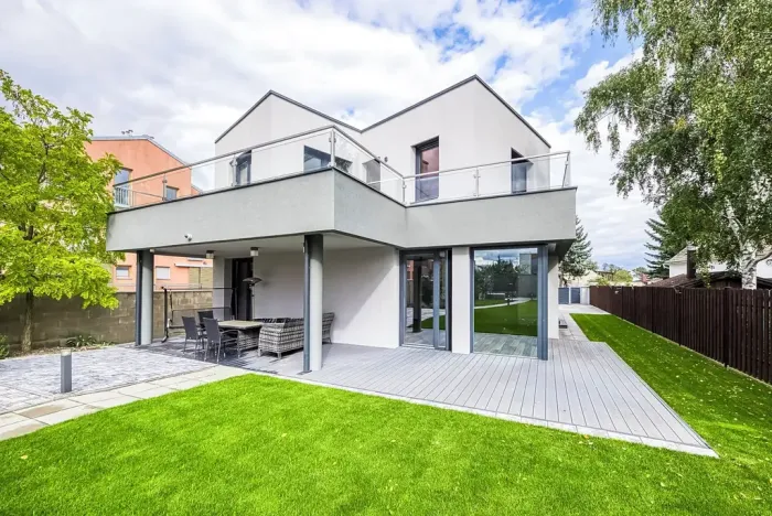 Prodej vily, Praha - Dolní Měcholupy, Na návsi, 392 m2