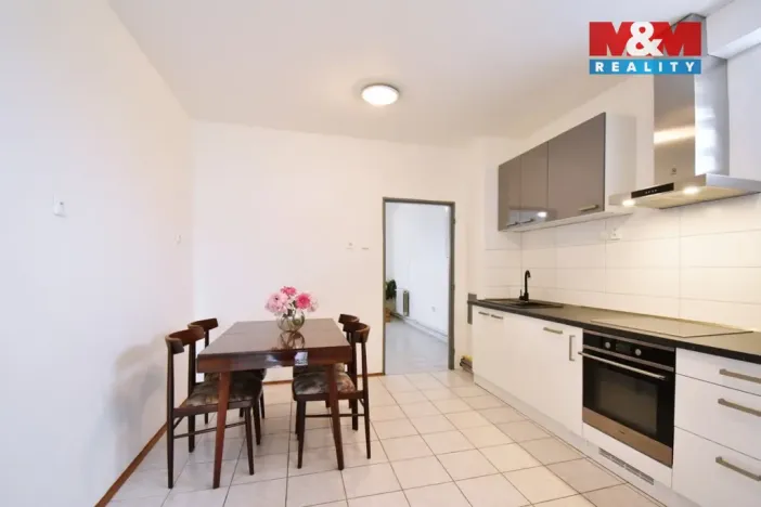 Prodej komerční nemovitosti, Libiš, 300 m2