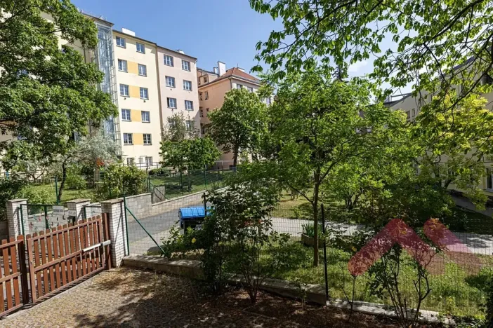 Pronájem bytu 1+kk, Praha - Vršovice, Tolstého, 28 m2