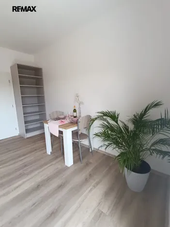 Pronájem bytu 1+kk, Praha - Uhříněves, Douchova, 30 m2