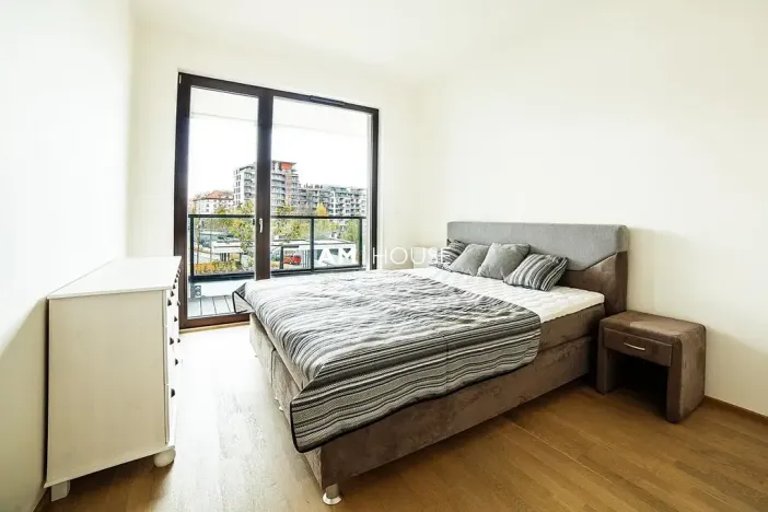 Pronájem bytu 2+kk, Praha - Holešovice, Sanderova, 51 m2