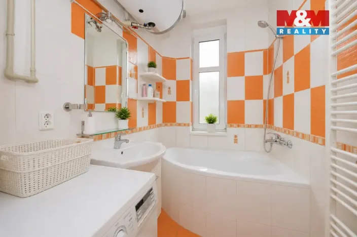 Prodej rodinného domu, Černovice, Táborská, 330 m2