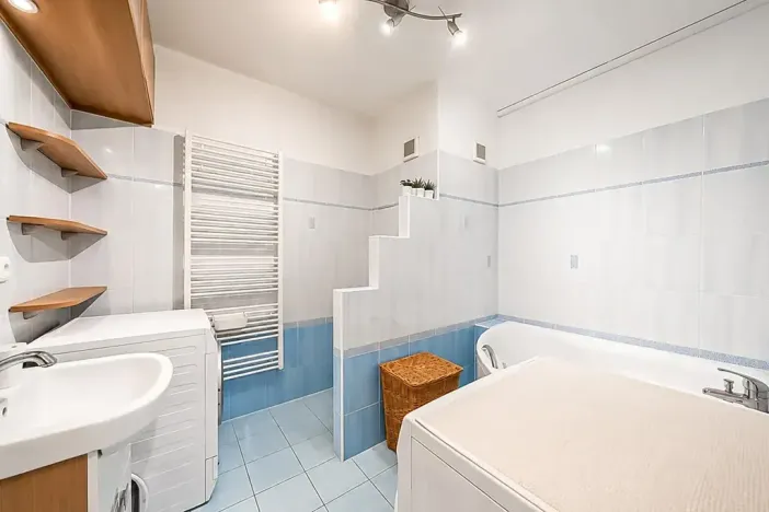 Prodej bytu 3+1, Praha - Komořany, Za sídlištěm, 68 m2