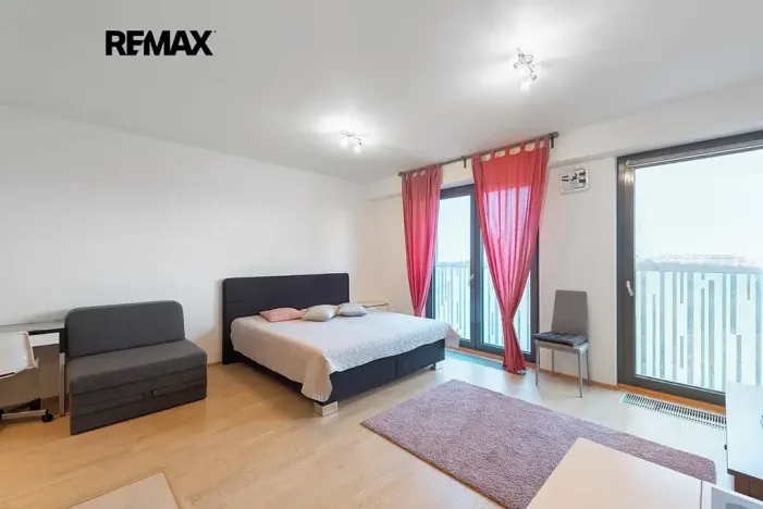 Pronájem bytu 1+kk, Praha - Žižkov, Olšanská, 37 m2