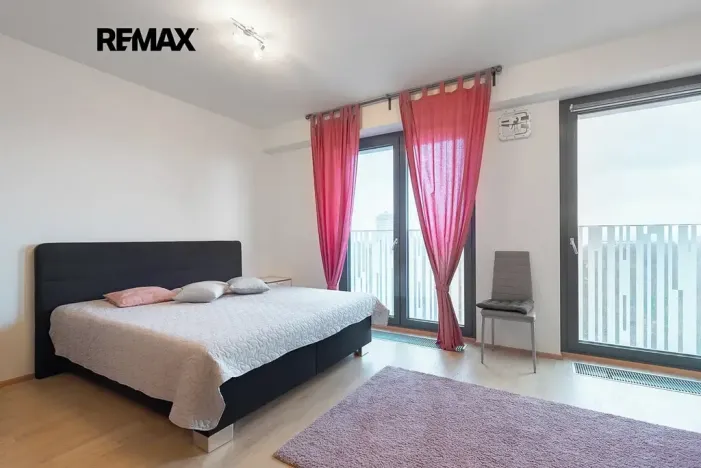 Pronájem bytu 1+kk, Praha - Žižkov, Olšanská, 37 m2