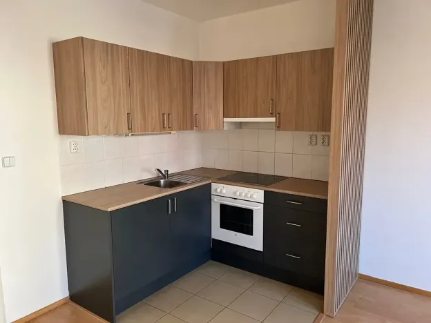 Pronájem bytu 1+kk, Praha - Záběhlice, Velenovského, 30 m2