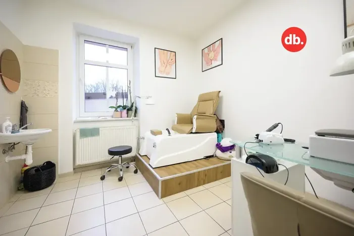 Pronájem obchodního prostoru, Karlovy Vary, Nejdecká, 16 m2