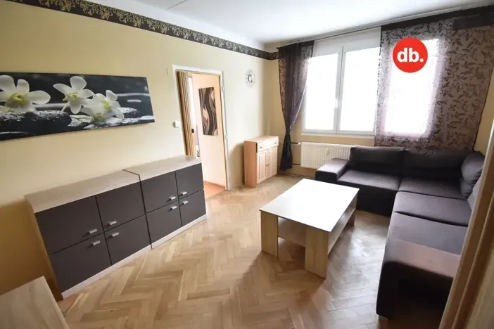 Pronájem bytu 1+1, Karlovy Vary, Maďarská, 36 m2