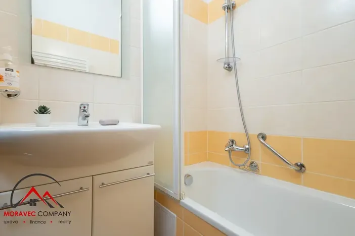 Pronájem bytu 2+1, Krnov, Tolstého, 56 m2