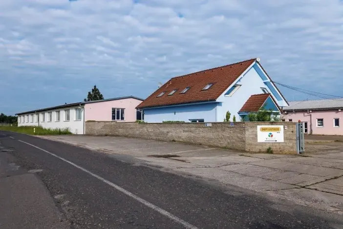 Prodej obchodního prostoru, Milčice, 5167 m2