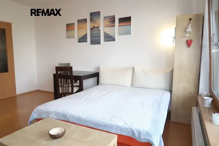 Pronájem bytu 1+kk, Praha - Hloubětín, Nepelova, 30 m2