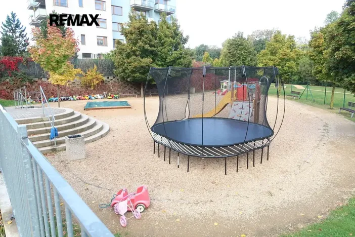 Pronájem bytu 1+kk, Praha - Hloubětín, Nepelova, 30 m2