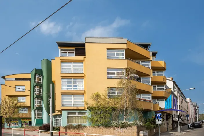 Pronájem obchodního prostoru, Praha - Kobylisy, U třešňovky, 224 m2