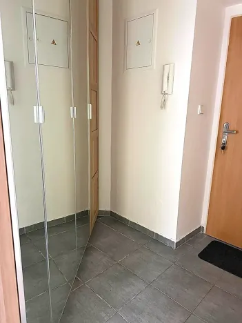 Pronájem bytu 2+kk, Praha - Vysočany, Spojovací, 58 m2