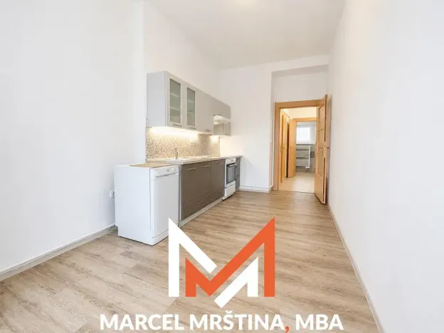 Pronájem bytu 2+1, Náchod, Husovo náměstí, 74 m2
