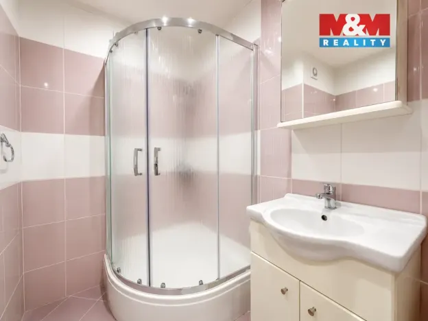 Pronájem bytu 2+kk, Praha - Petrovice, Kurčatovova, 43 m2