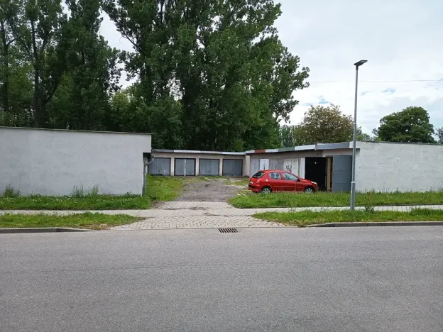 Pronájem garáže, Hulín, Družba, 20 m2