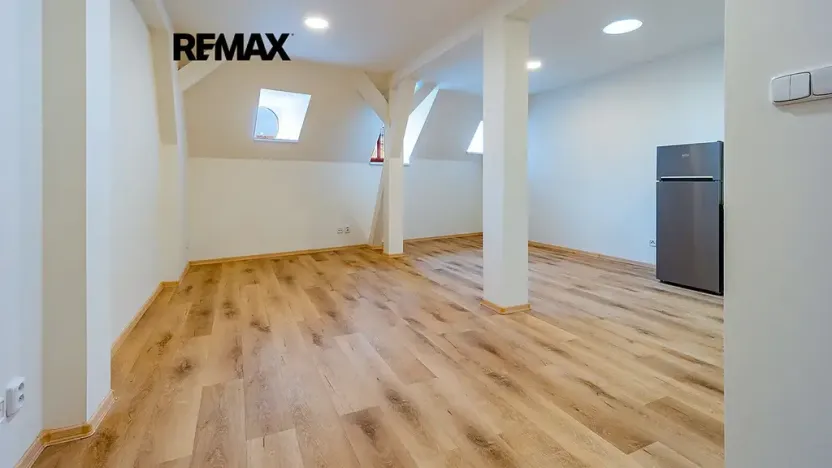 Pronájem bytu 2+1, Česká Lípa, Škroupovo náměstí, 75 m2