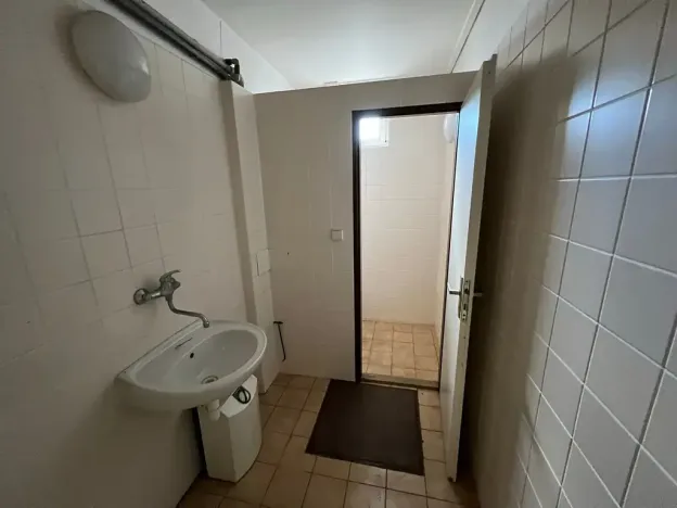 Prodej obchodního prostoru, Praha - Horní Počernice, Komárovská, 210 m2