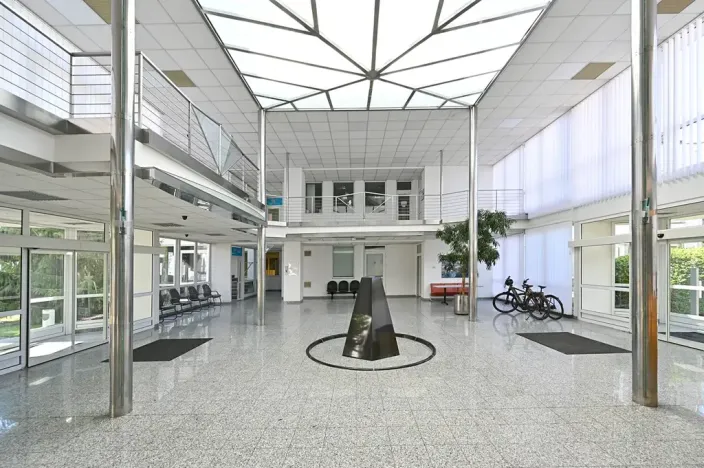 Pronájem kanceláře, Praha - Prosek, Litvínovská, 282 m2