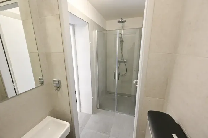 Pronájem kanceláře, Praha - Prosek, Litvínovská, 282 m2