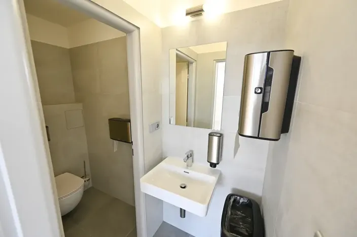 Pronájem kanceláře, Praha - Prosek, Litvínovská, 282 m2