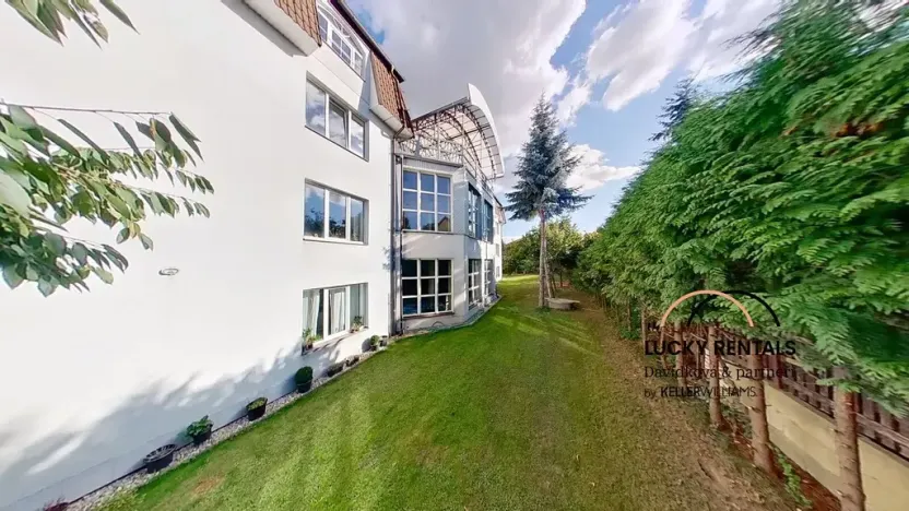 Pronájem bytu 1+kk, Průhonice, U Křížku, 20 m2