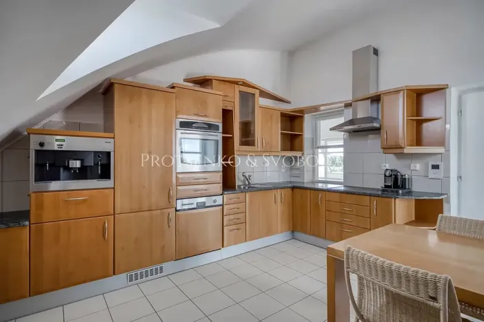 Prodej vily, Křižanov, Benešovo náměstí, 530 m2