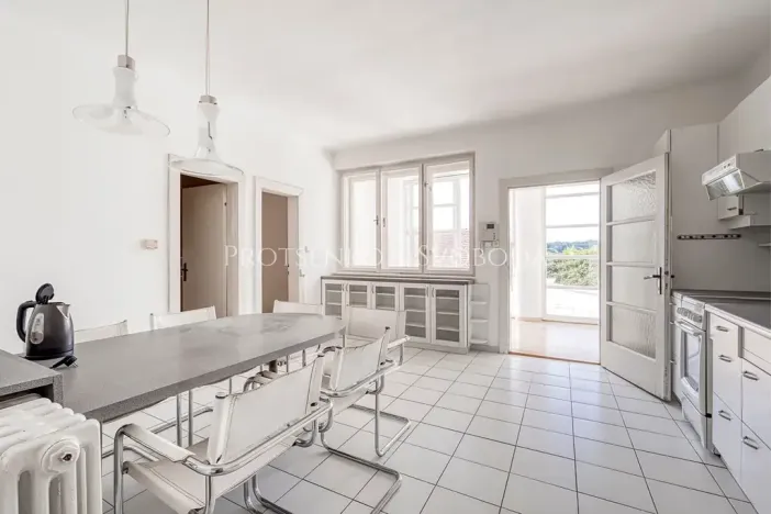 Prodej vily, Křižanov, Benešovo náměstí, 530 m2