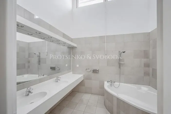 Prodej ubytování, Křižanov, Benešovo náměstí, 530 m2