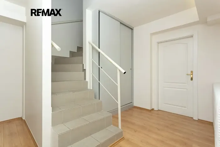 Pronájem rodinného domu, Praha - Nebušice, Na Malé Šárce, 302 m2