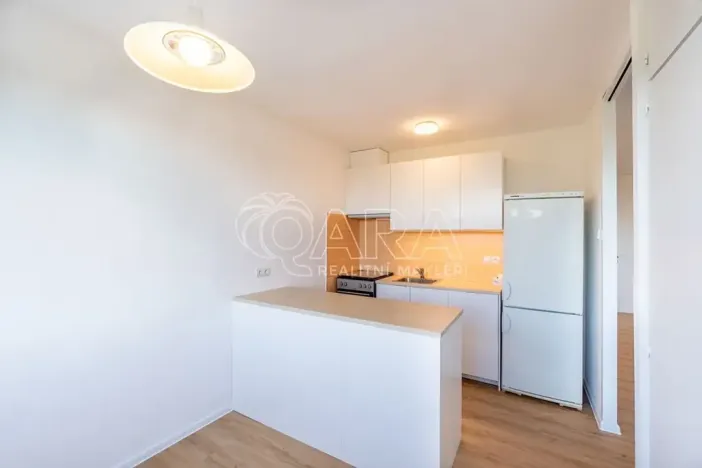 Pronájem bytu 3+1, Praha - Kobylisy, Famfulíkova, 67 m2