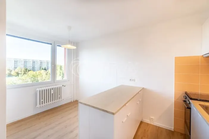 Pronájem bytu 3+1, Praha - Kobylisy, Famfulíkova, 67 m2