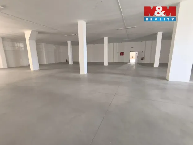Pronájem obchodního prostoru, Ústí nad Labem - Severní Terasa, Stříbrnická, 1286 m2