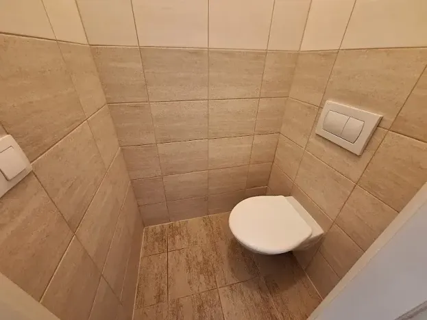 Pronájem bytu 1+1, Praha - Smíchov, Podbělohorská, 43 m2