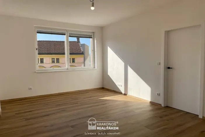Pronájem bytu 2+kk, Hranice - Hranice I-Město, Pernštejnské náměstí, 55 m2