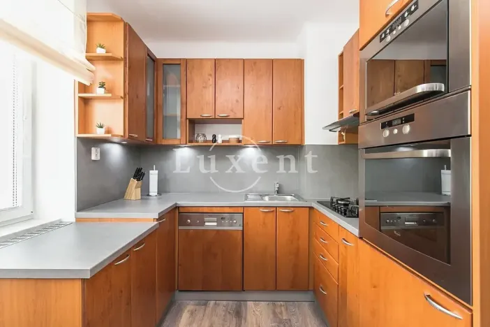 Pronájem bytu 2+1, Praha - Vokovice, Kladenská, 61 m2