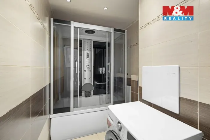 Prodej bytu 4+1, Postoloprty, Jiráskovo náměstí, 77 m2
