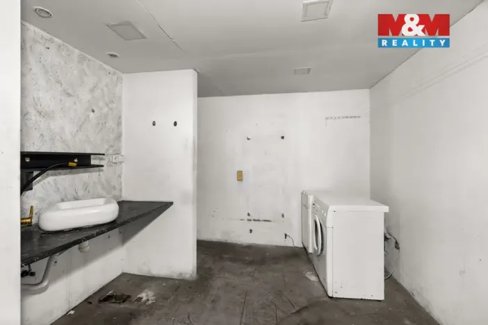 Prodej rodinného domu, Rynholec, nám. 1. máje, 363 m2