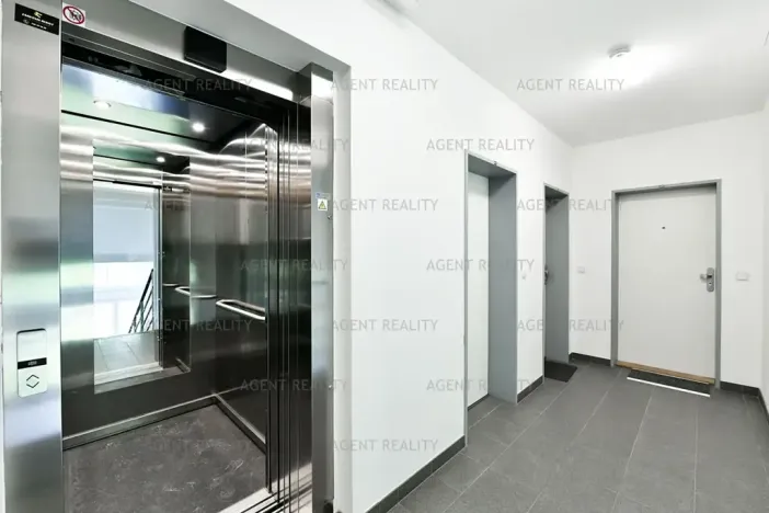 Pronájem bytu 1+kk, Praha - Holešovice, V závětří, 41 m2