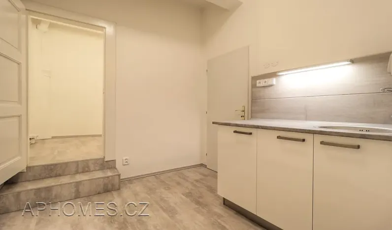 Pronájem kanceláře, Praha - Bubeneč, Terronská, 34 m2